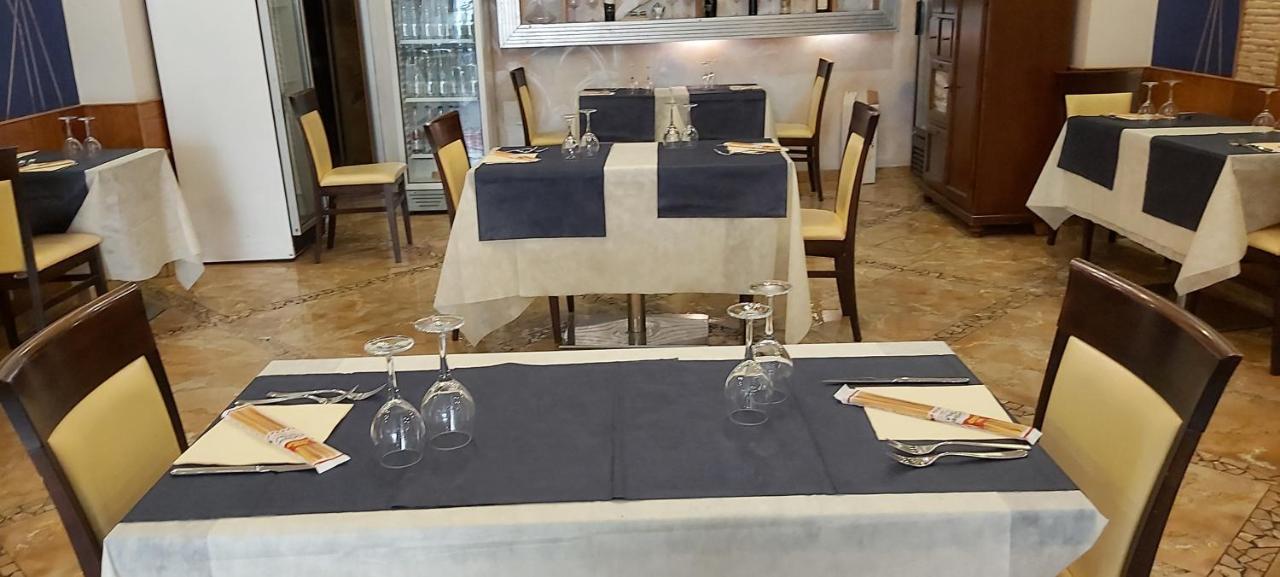Albergo Piazza Risorgimento Porto Cesareo Exteriér fotografie